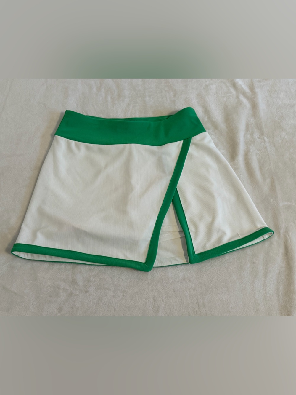 Kyodan Size Small Athletic / Golf Shorts with Skirt. White with Green Trim.
